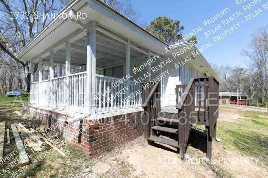 1733 Shannon Rd - Photo 4 of 24