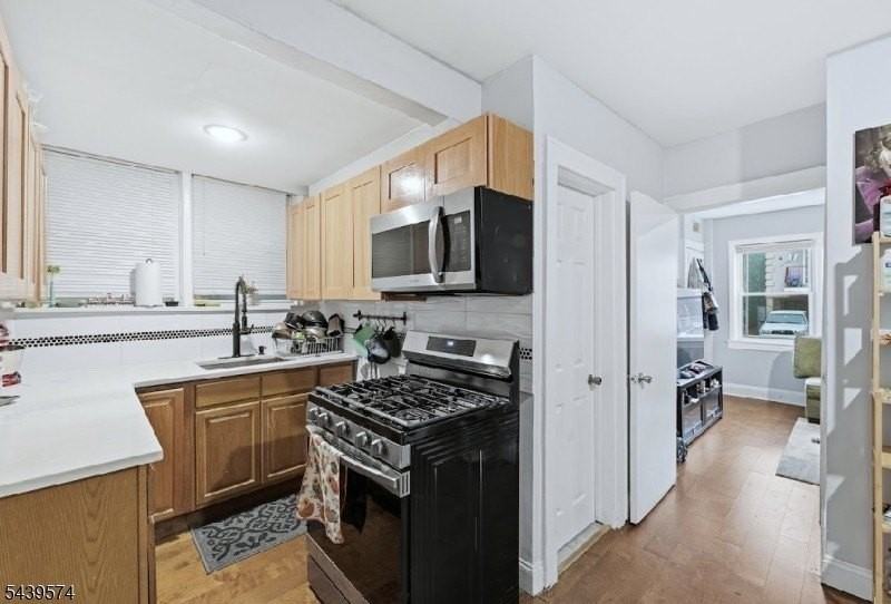 328 John St - Photo 2 of 9