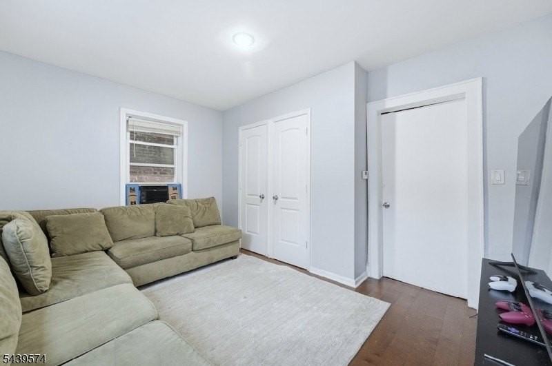328 John St - Photo 4 of 9
