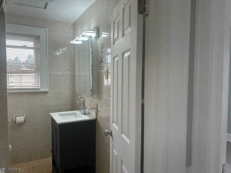 73 Lakewood Ter - Photo 7 of 19