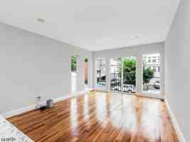 featured image of 282 W Runyon St #1