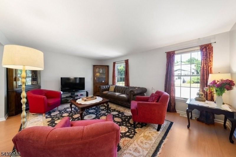 32 Montville Ave - Photo 5 of 25