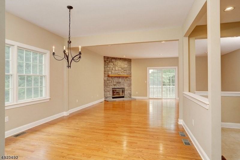 215 Raymound Blvd - Photo 2 of 25
