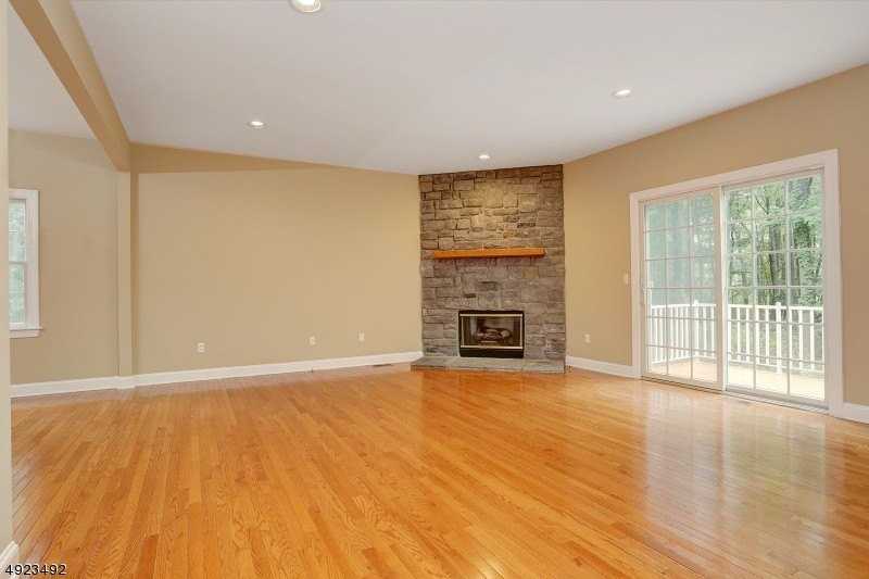 215 Raymound Blvd - Photo 3 of 25
