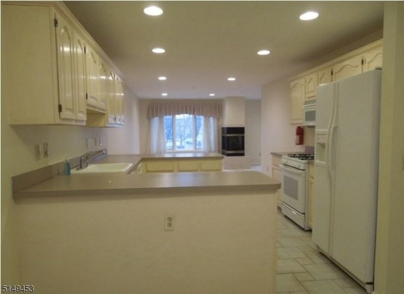 15 Barge Ct - Photo 4 of 26