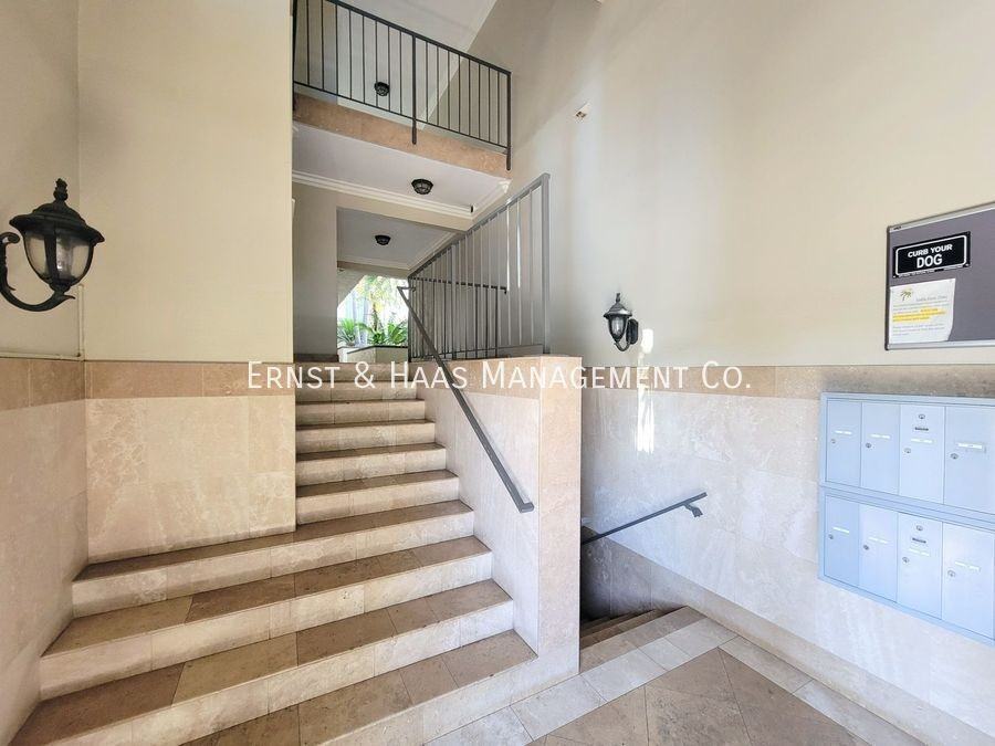 421 W 6th St #103 - Photo 2 of 26