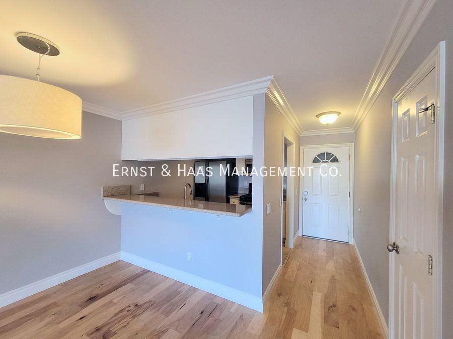 421 W 6th St #103 - Photo 4 of 26