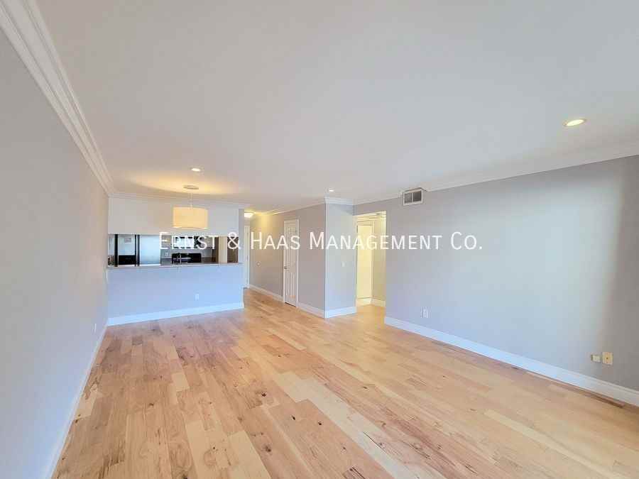 421 W 6th St #103 - Photo 5 of 26