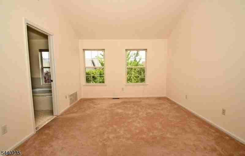 4 Prescott Ct - Photo 2 of 23