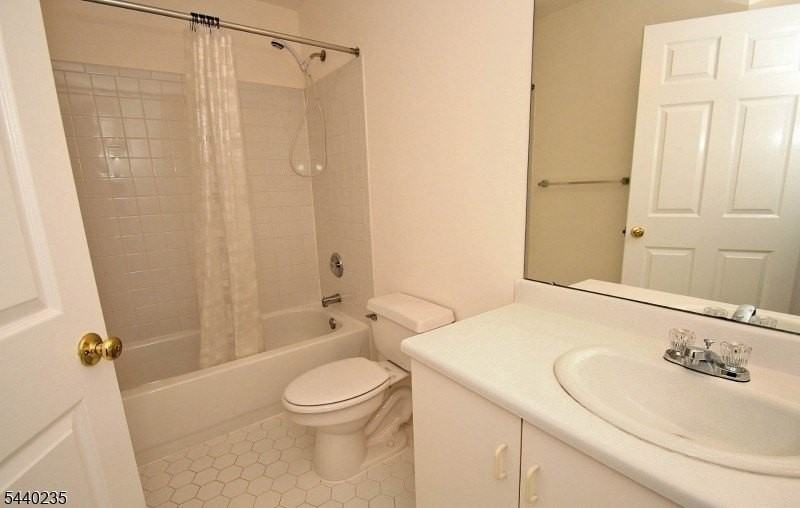 4 Prescott Ct - Photo 3 of 23