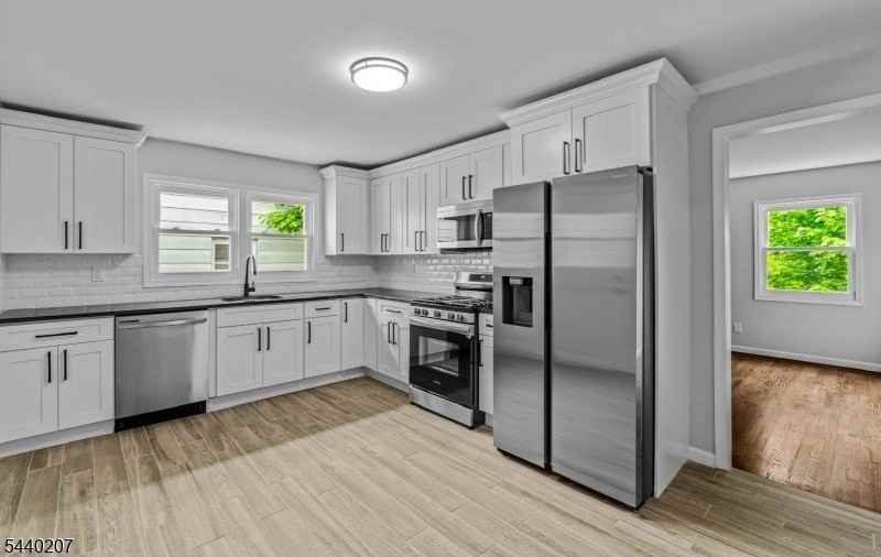 115 Smith St #2B - Photo 4 of 10