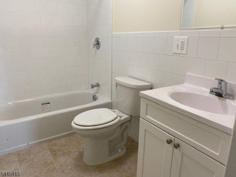 192 Market St #6B - Photo 3 of 12