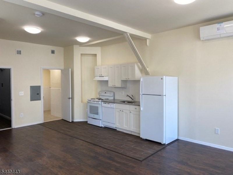 192 Market St #6B - Photo 6 of 12