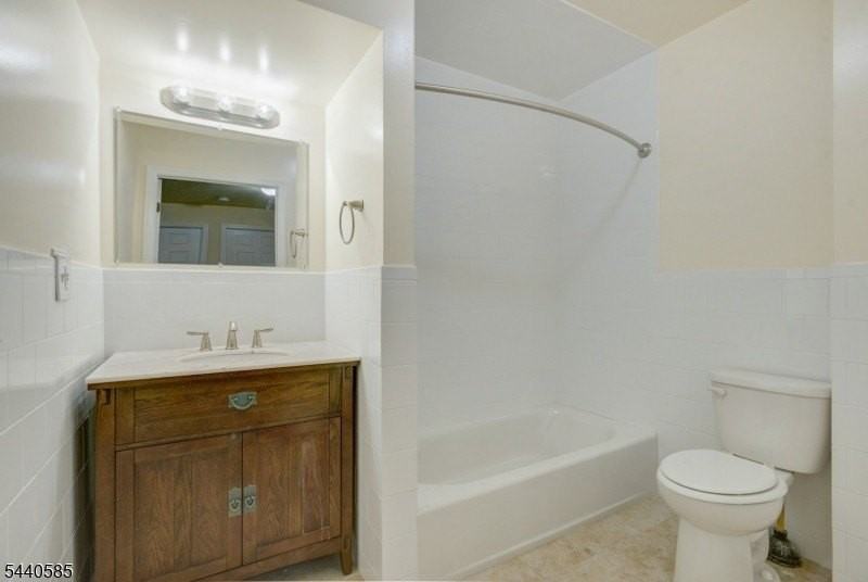 83-85-87 Summit Ave #3A - Photo 5 of 10