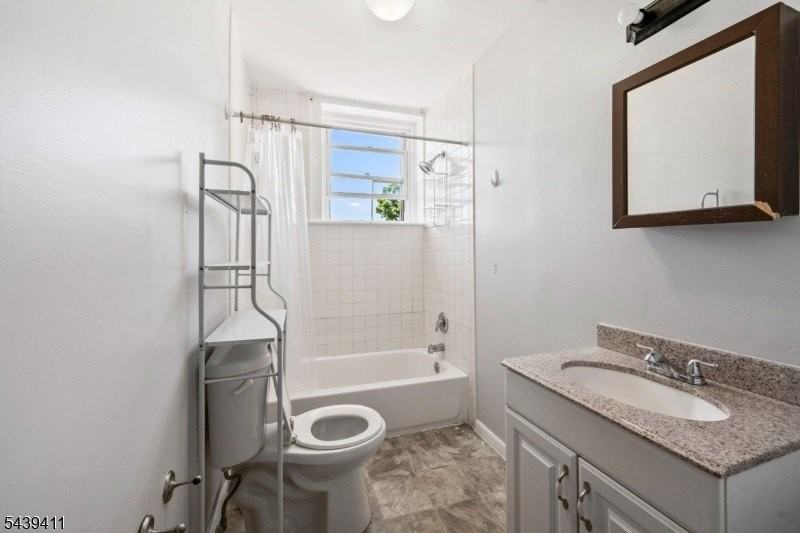 107 Macarthur Ave #4B - Photo 2 of 8