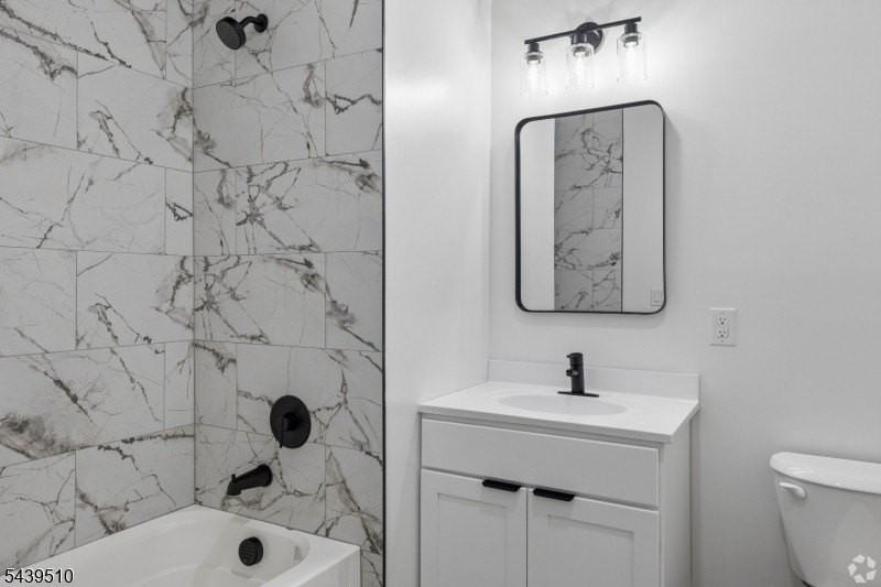 448 - 452 S Orange Ave #203 - Photo 4 of 12