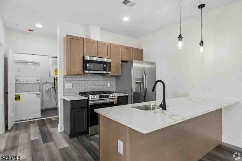 448 - 452 S Orange Ave #205 - Photo 2 of 12