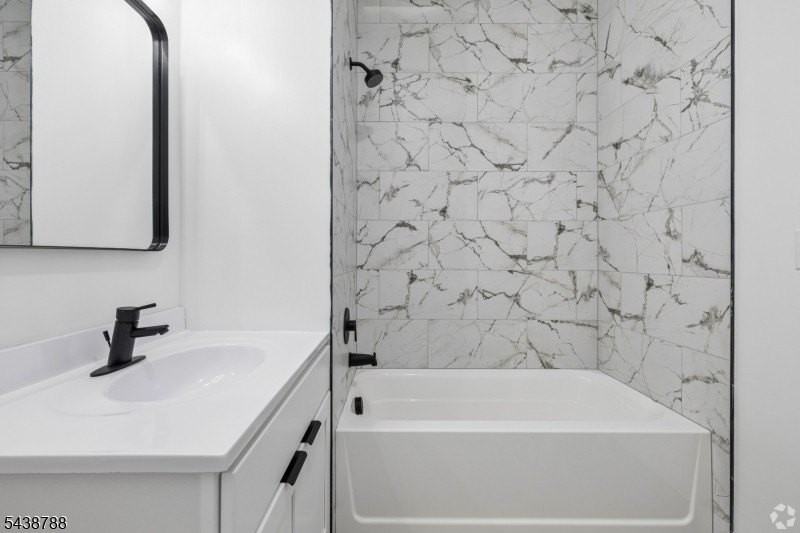 448 - 452 S Orange Ave #205 - Photo 6 of 12