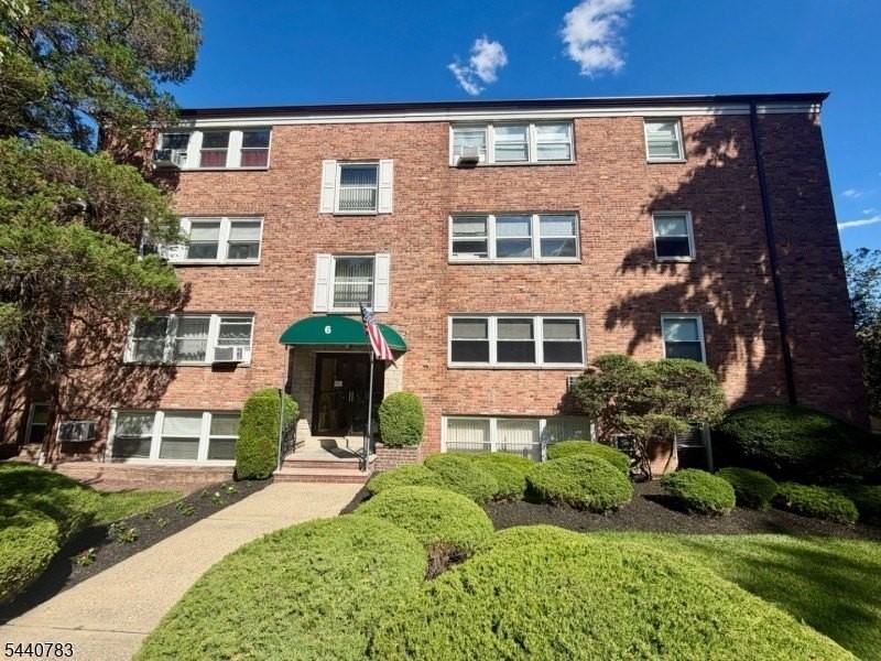 612 Hillside Ave #2D - Photo 2 of 10
