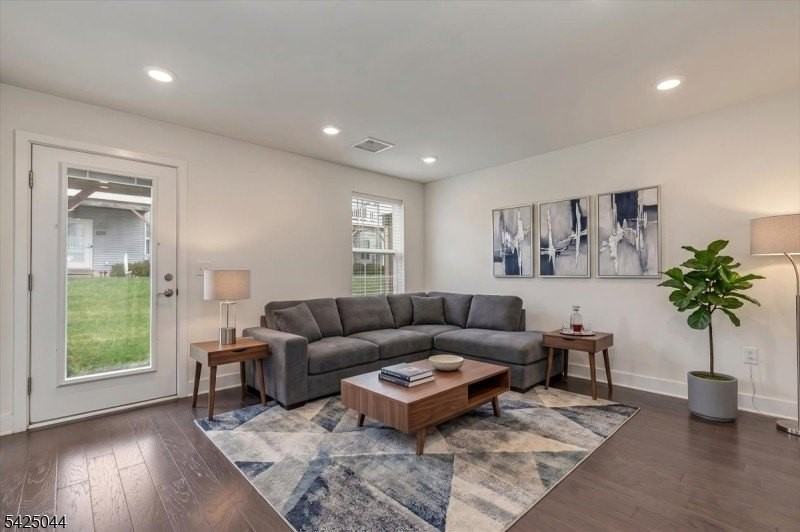 309 Saratoga Ct - Photo 4 of 39