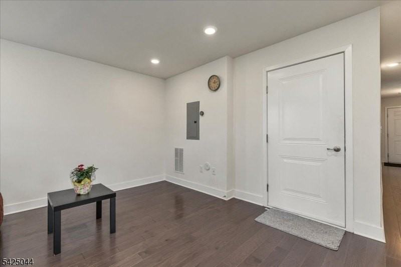 309 Saratoga Ct - Photo 5 of 39