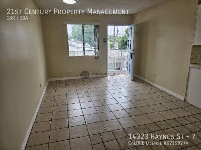 14323 Haynes St #7 - Photo 3 of 12