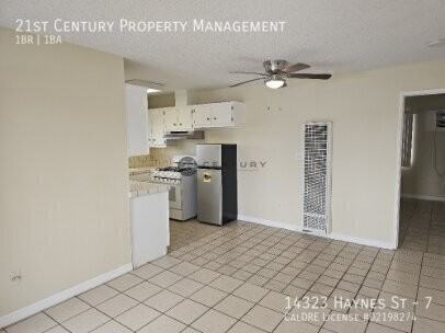 14323 Haynes St #7 - Photo 4 of 12
