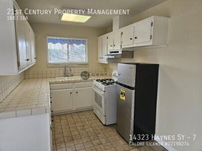 14323 Haynes St #7 - Photo 5 of 12