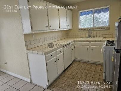 14323 Haynes St #7 - Photo 6 of 12