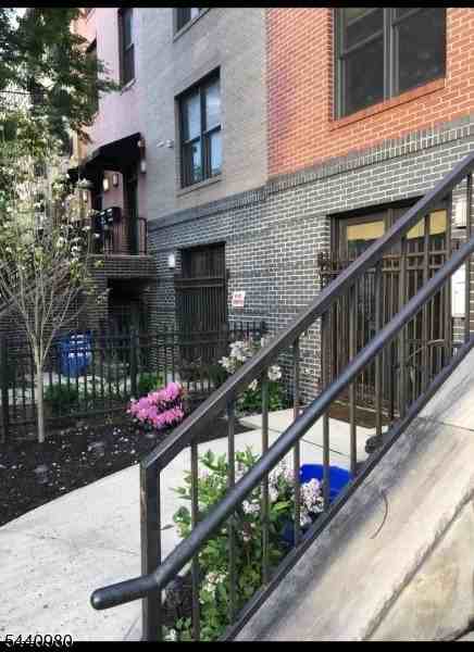 454 Washington St #3