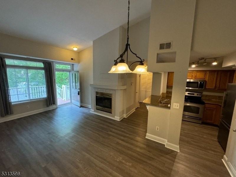 54 Wentworth Rd - Photo 7 of 20