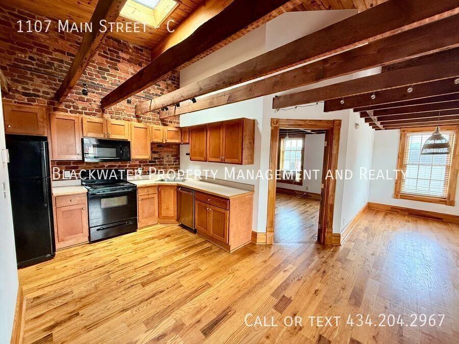 1107 Main St #C - Photo 3 of 11
