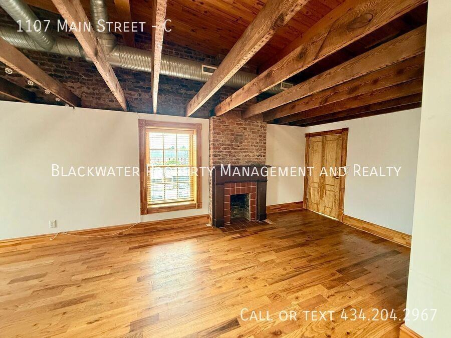 1107 Main St #C - Photo 4 of 11