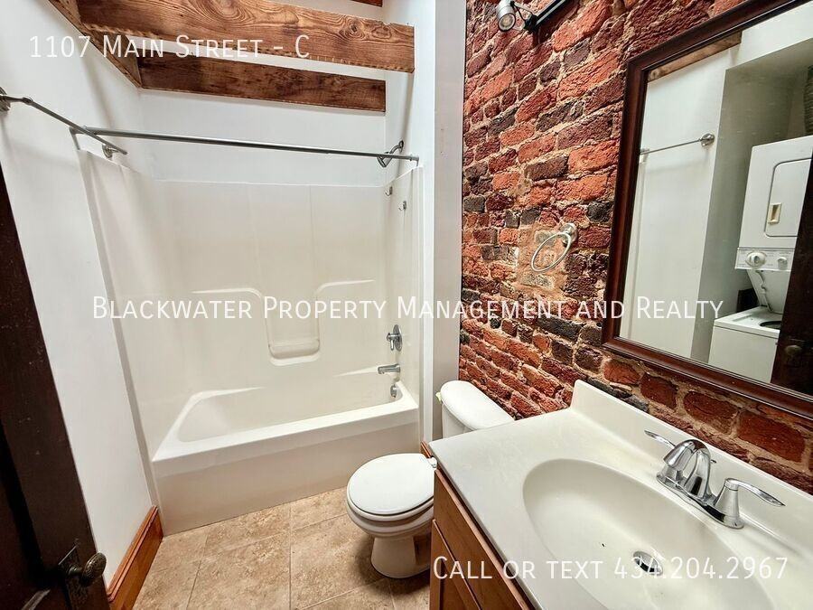 1107 Main St #C - Photo 5 of 11