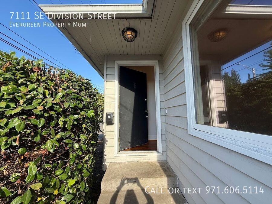 7111 Se Division St - Photo 2 of 26