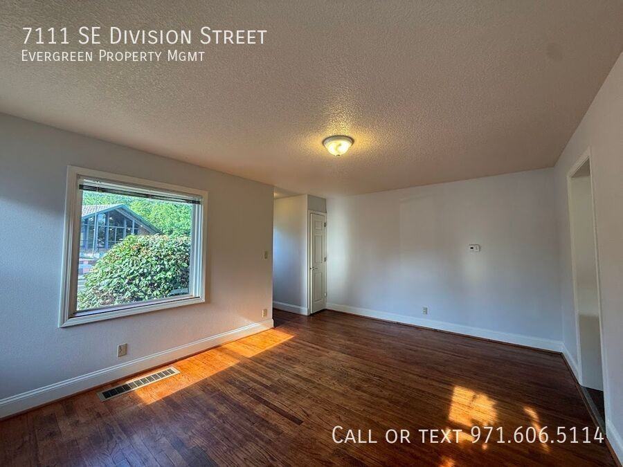 7111 Se Division St - Photo 4 of 26