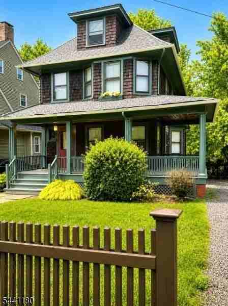 42 Gates Ave - Photo 2 of 31