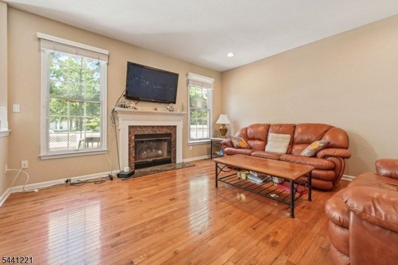 233 Patriot Hill Dr - Photo 4 of 15