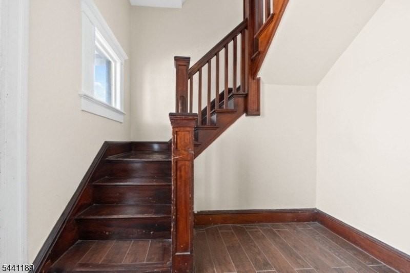 315 Haledon Ave - Photo 6 of 29