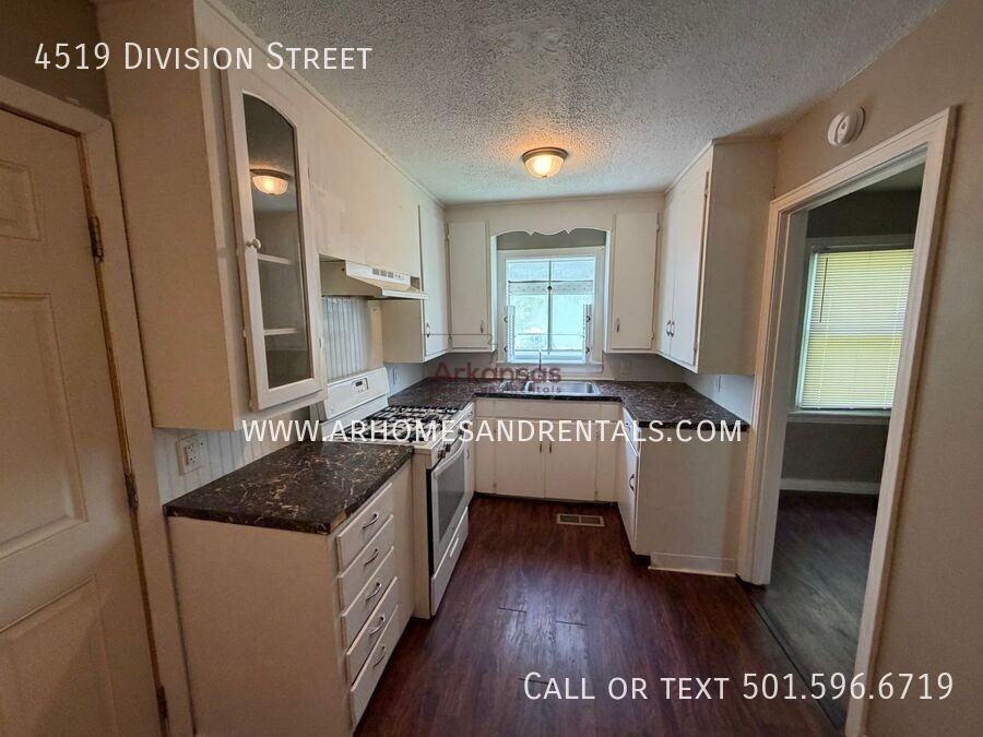 4519 Division St - Photo 4 of 13