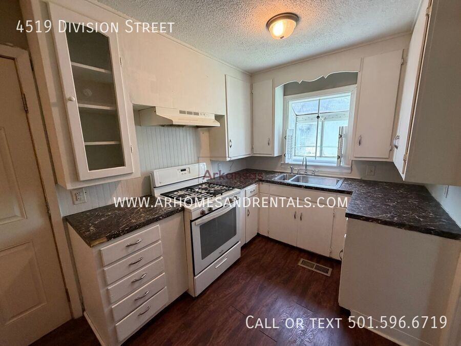 4519 Division St - Photo 5 of 13
