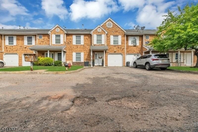 19 Delavan Ct - Photo 4 of 35