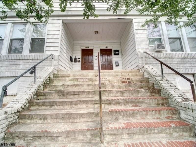 143 Huntington Ter #2R - Photo 2 of 15