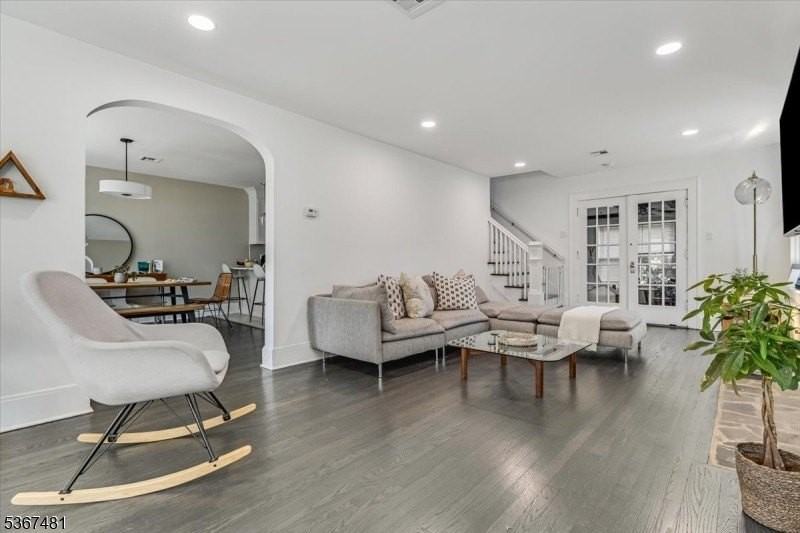 186 Gregory Ave - Photo 3 of 17