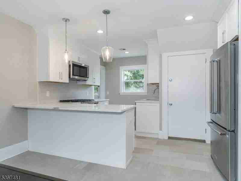 186 Gregory Ave - Photo 6 of 17