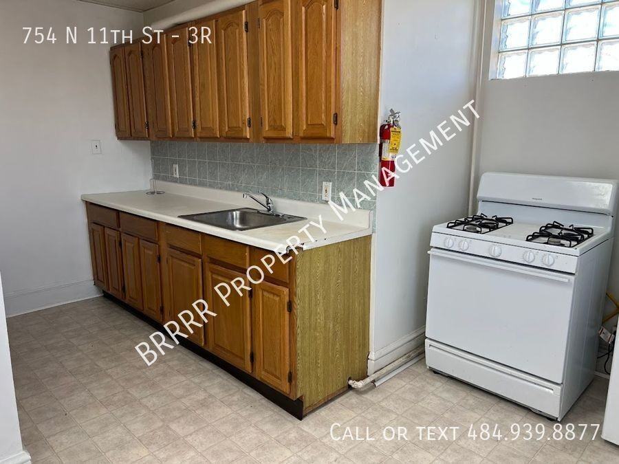 754 N 11th St #3R - Photo 7 of 12