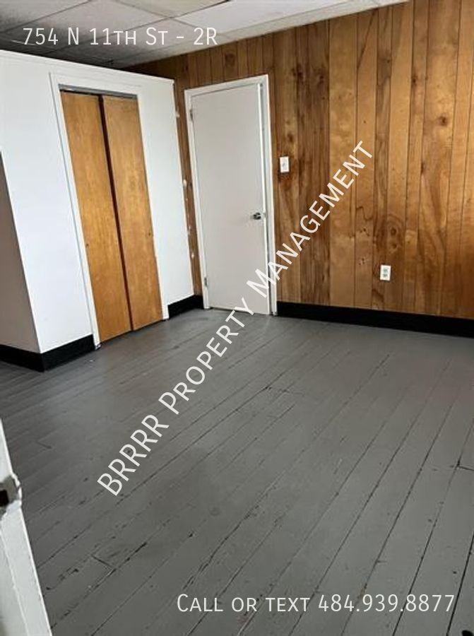 754 N 11th St #2R - Photo 6 of 7