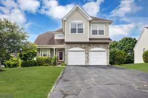 featured image of 9 Hannah Ct