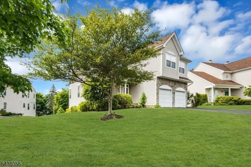 9 Hannah Ct - Photo 2 of 39