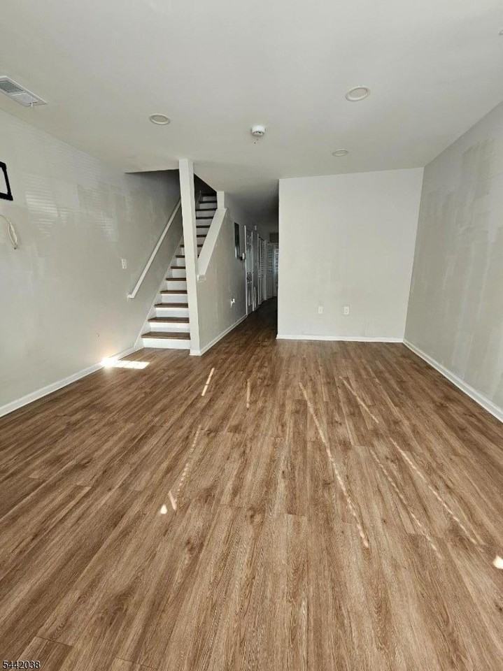 72 Boyd St - Photo 2 of 14